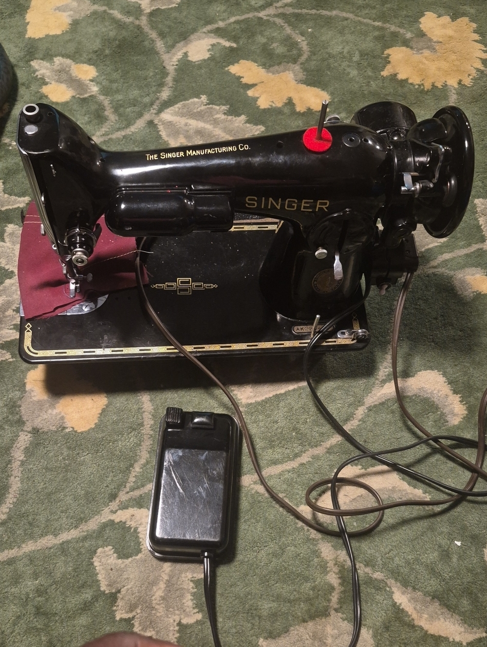 Singer Black Vintage-Style Sewing Machine with Foot Pedal